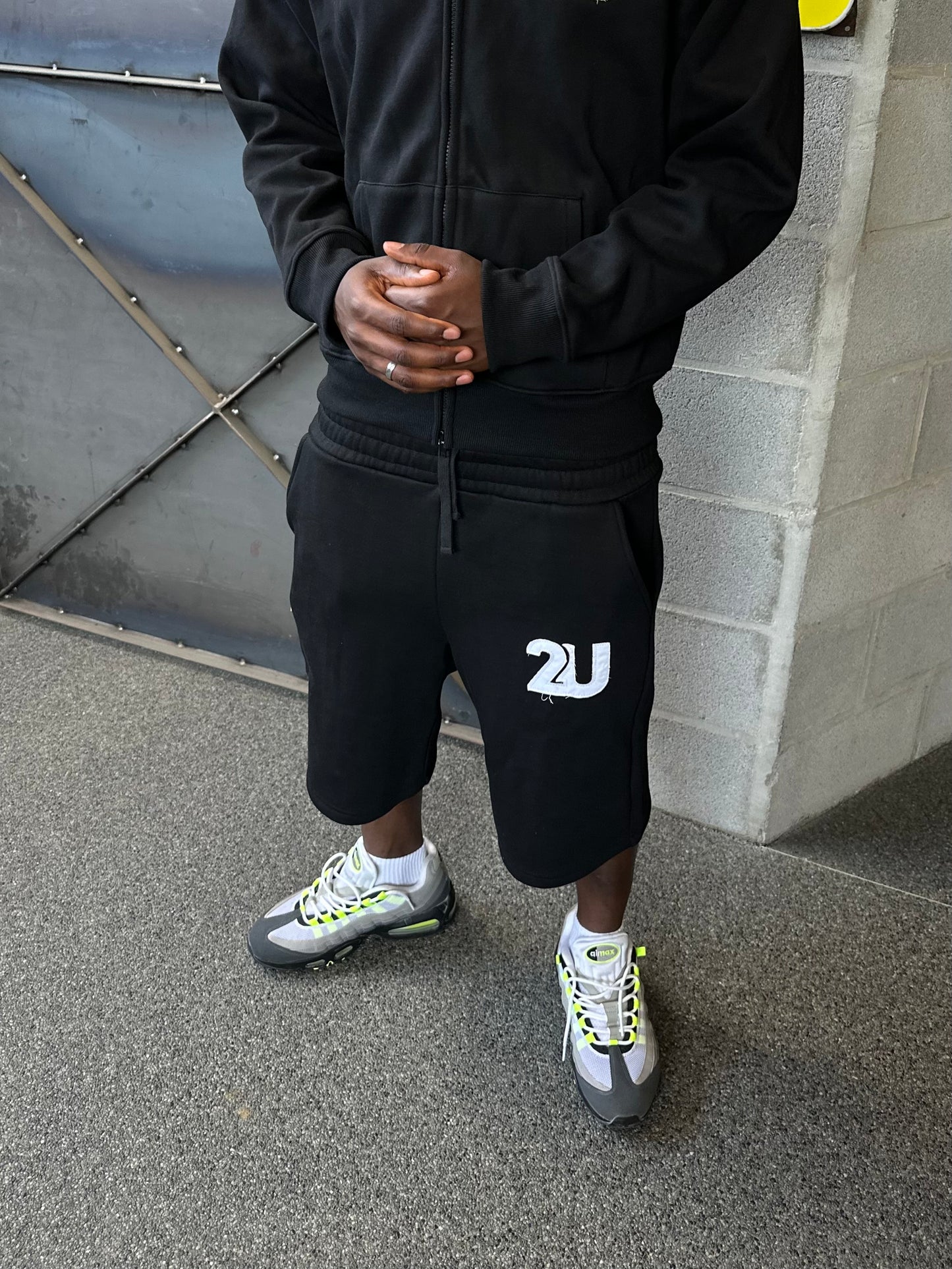 2U Short - Black